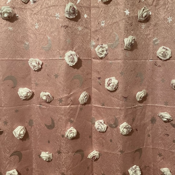 Flower wall/wedding backdrop/flower backdrop with Swarovski Crystal Appliqués - Picture 3 of 4